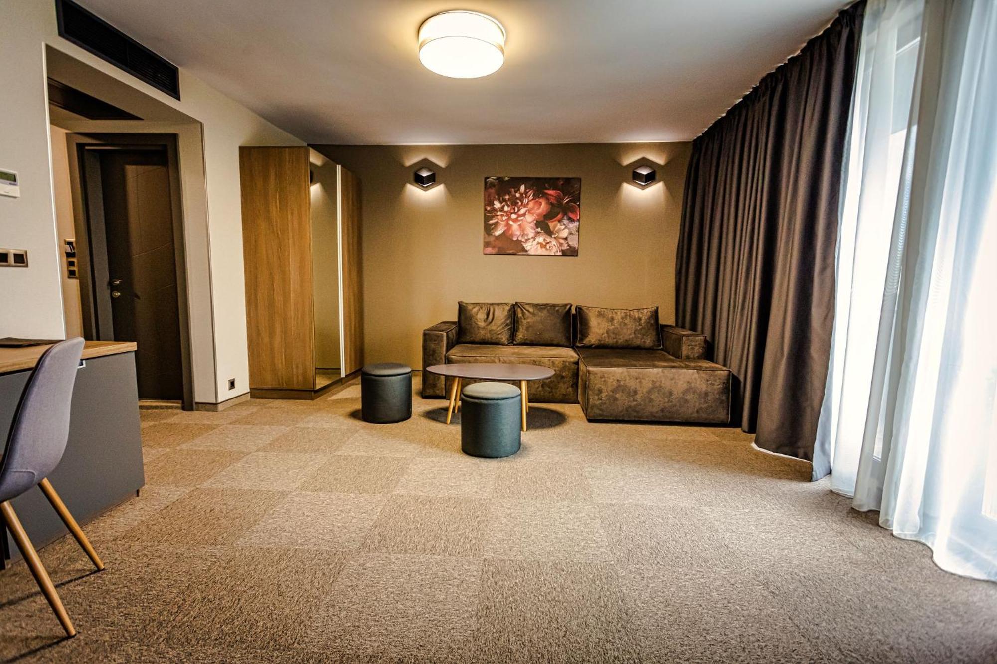 Hotel Jitomir 4*
