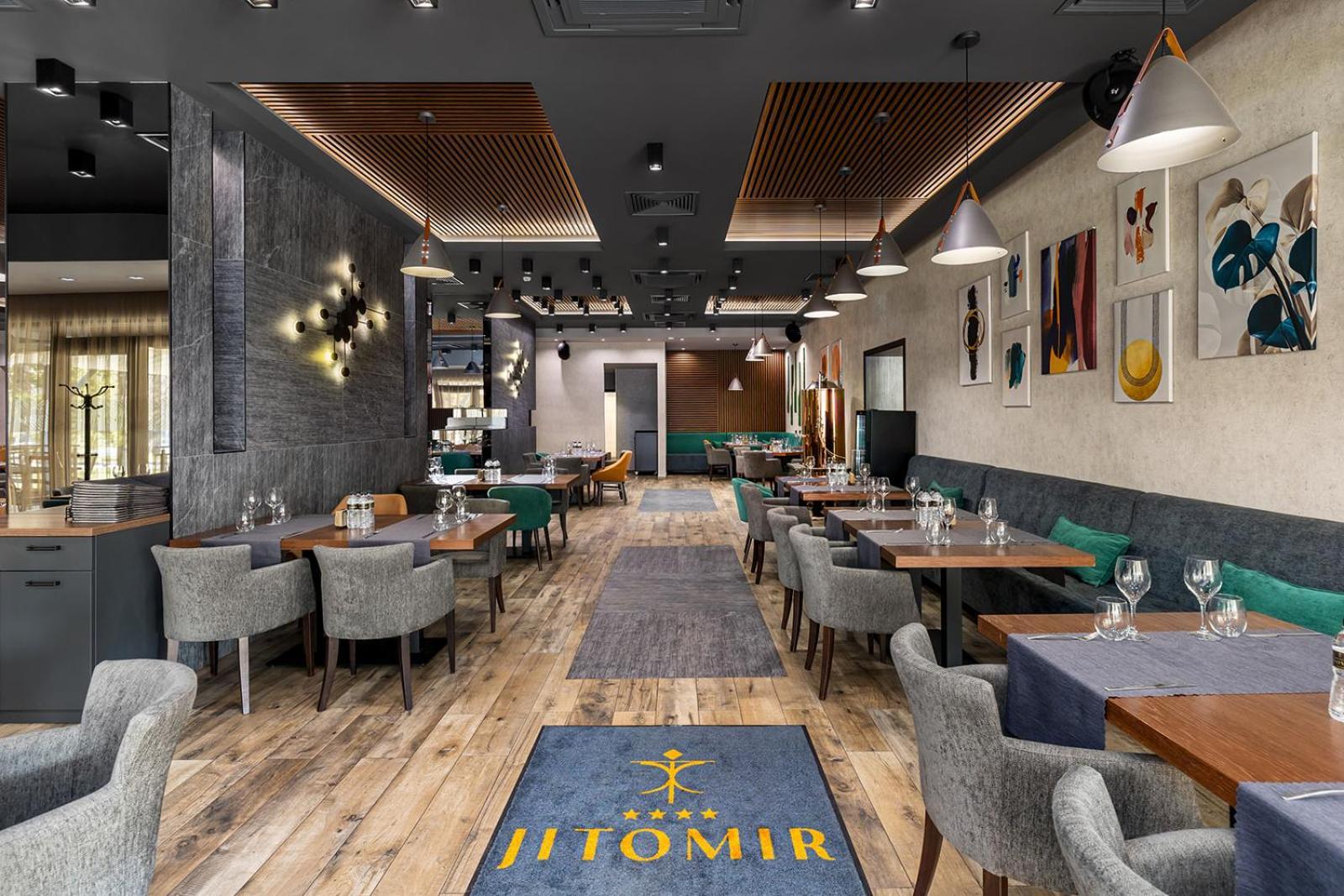 Jitomir 4*
