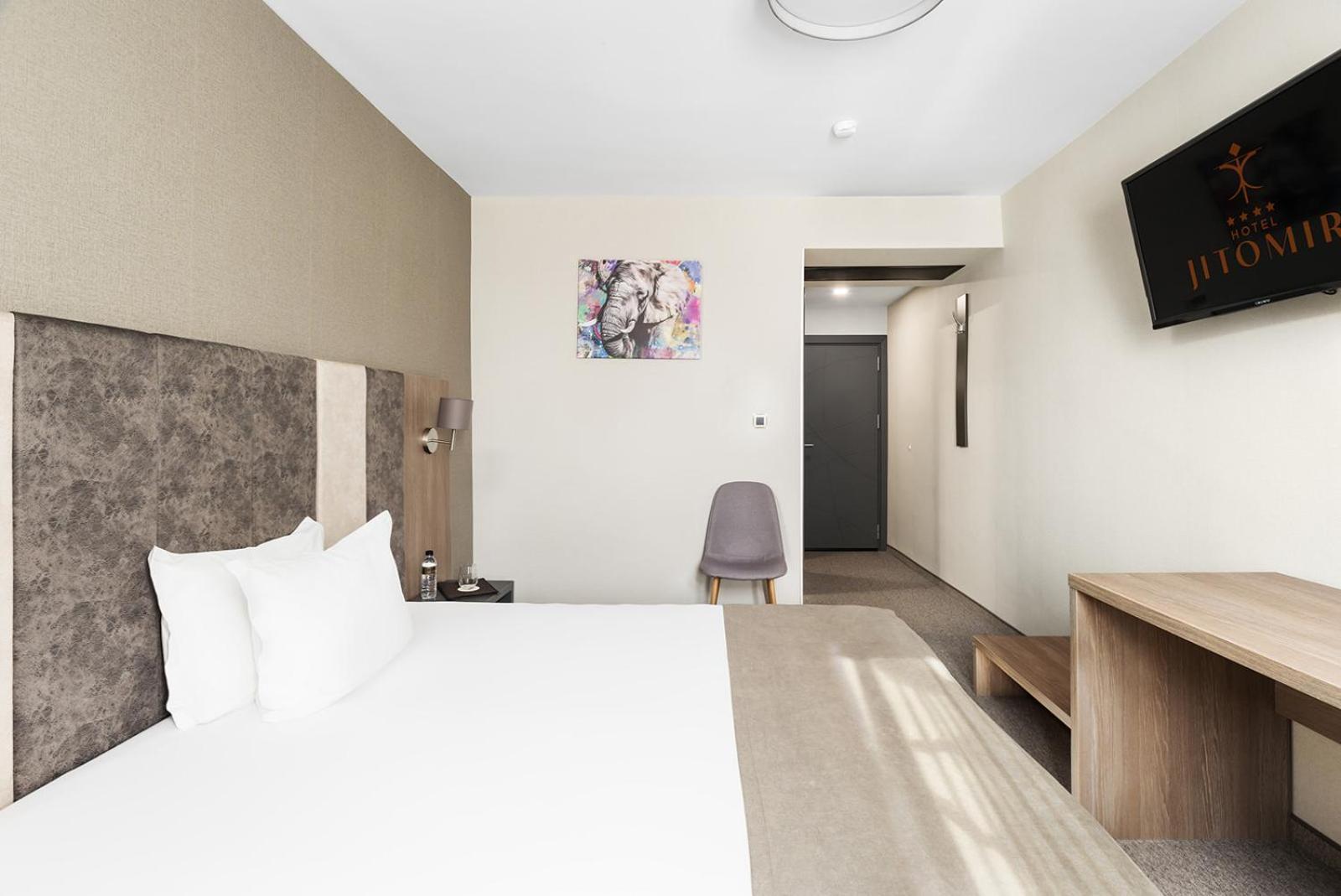 Jitomir Hotel